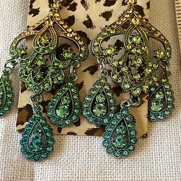 Designer Fashion Earrings. - Picture 2 of 2